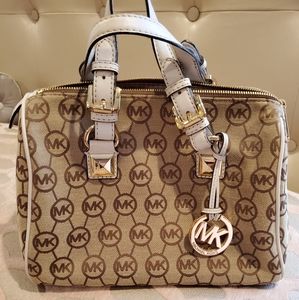 Michael Kors Monogram Sachtel